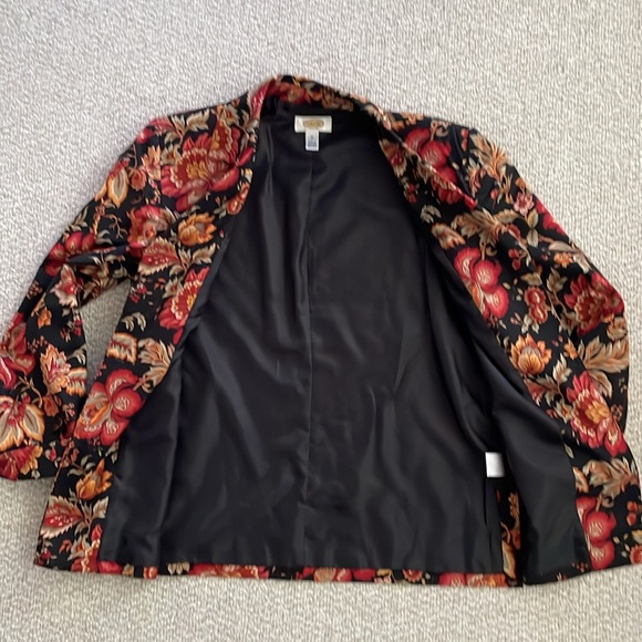 Talbots Beautiful Light Blazer Size 10 in great condition. - Picture 7 of 9